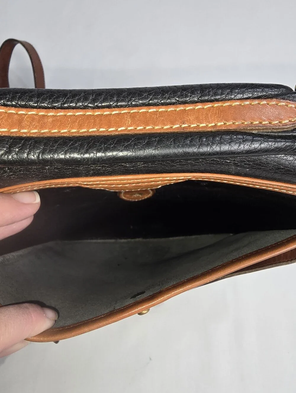 Vintage 1990s Dooney & Bourke Surrey carrier crossbody bag Black Pebbled Leather